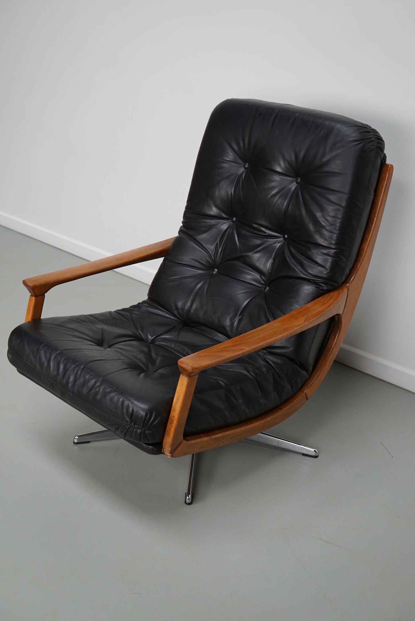 Vintage Black Leather Lounge Chair by Eugen Schmidt For Soloform, 1960s