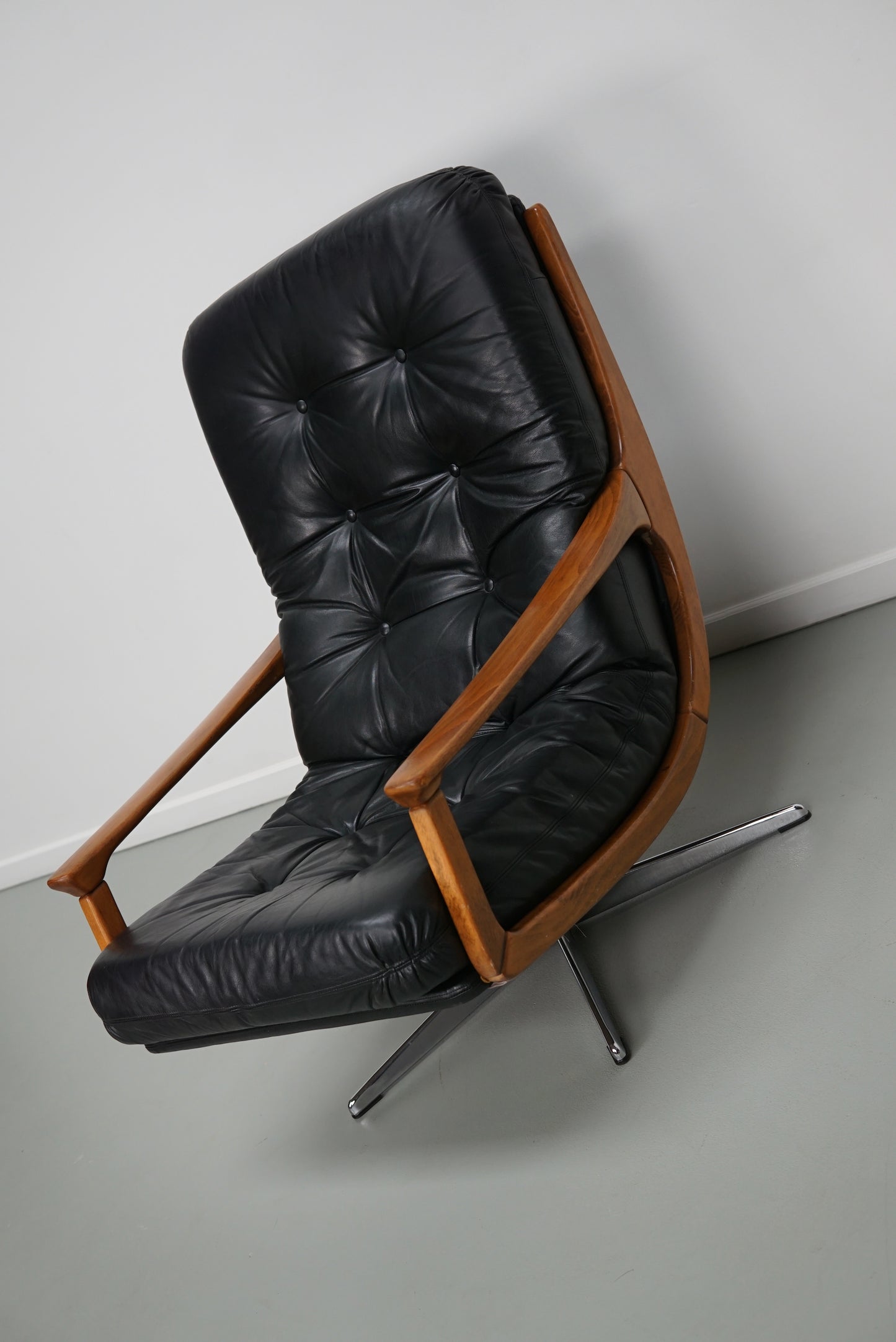 Vintage Black Leather Lounge Chair by Eugen Schmidt For Soloform, 1960s