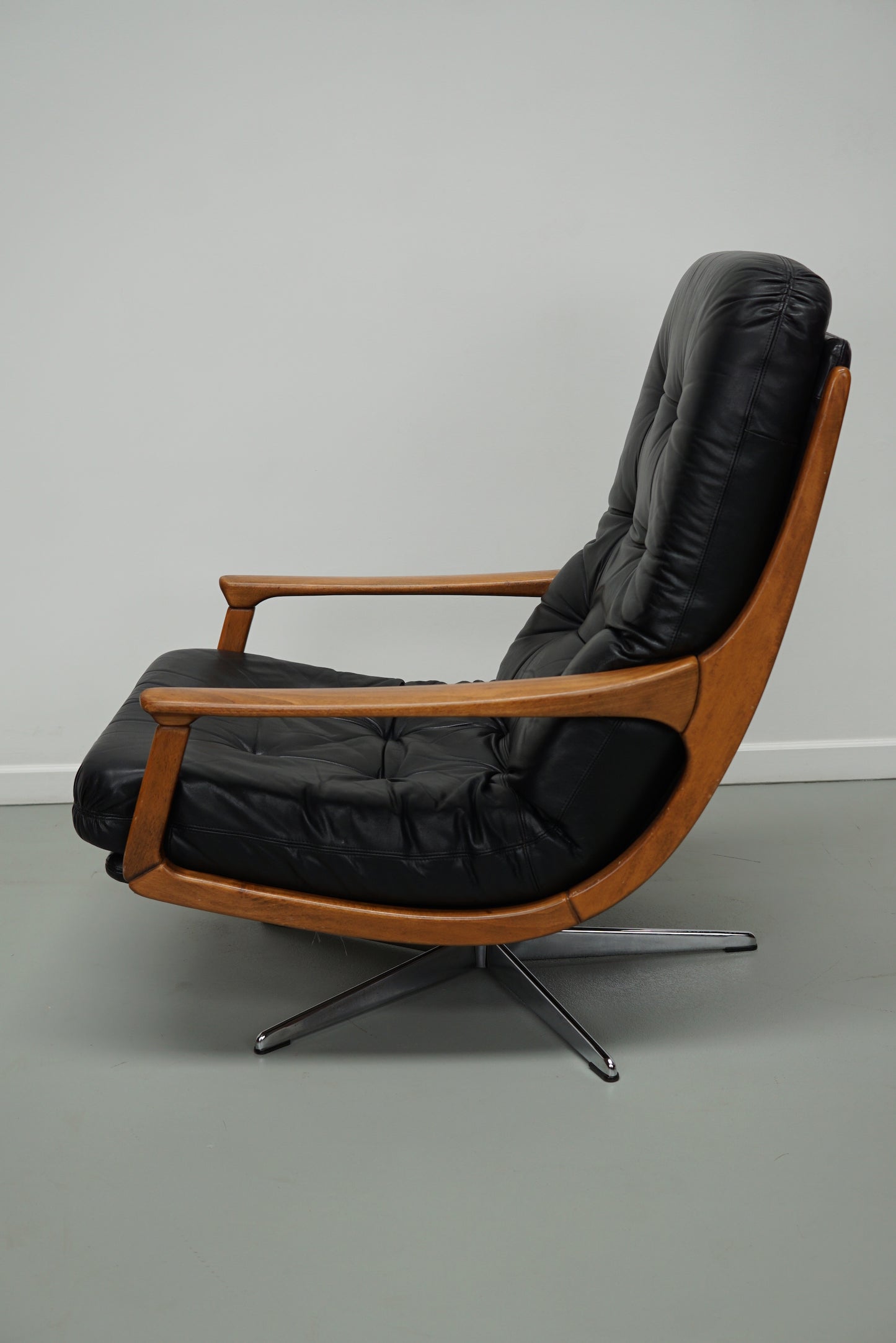 Vintage Black Leather Lounge Chair by Eugen Schmidt For Soloform, 1960s