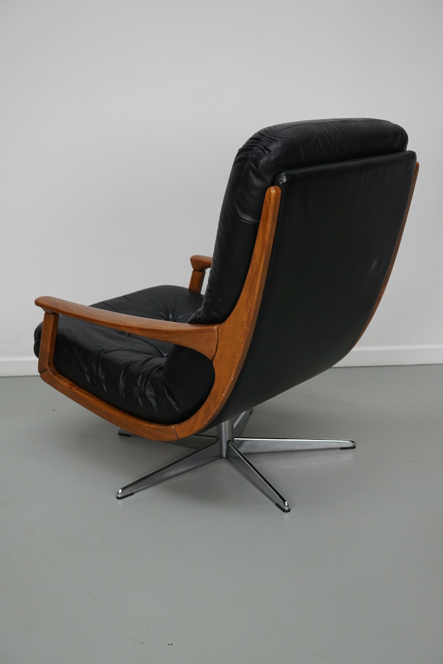 Vintage Black Leather Lounge Chair by Eugen Schmidt For Soloform, 1960s