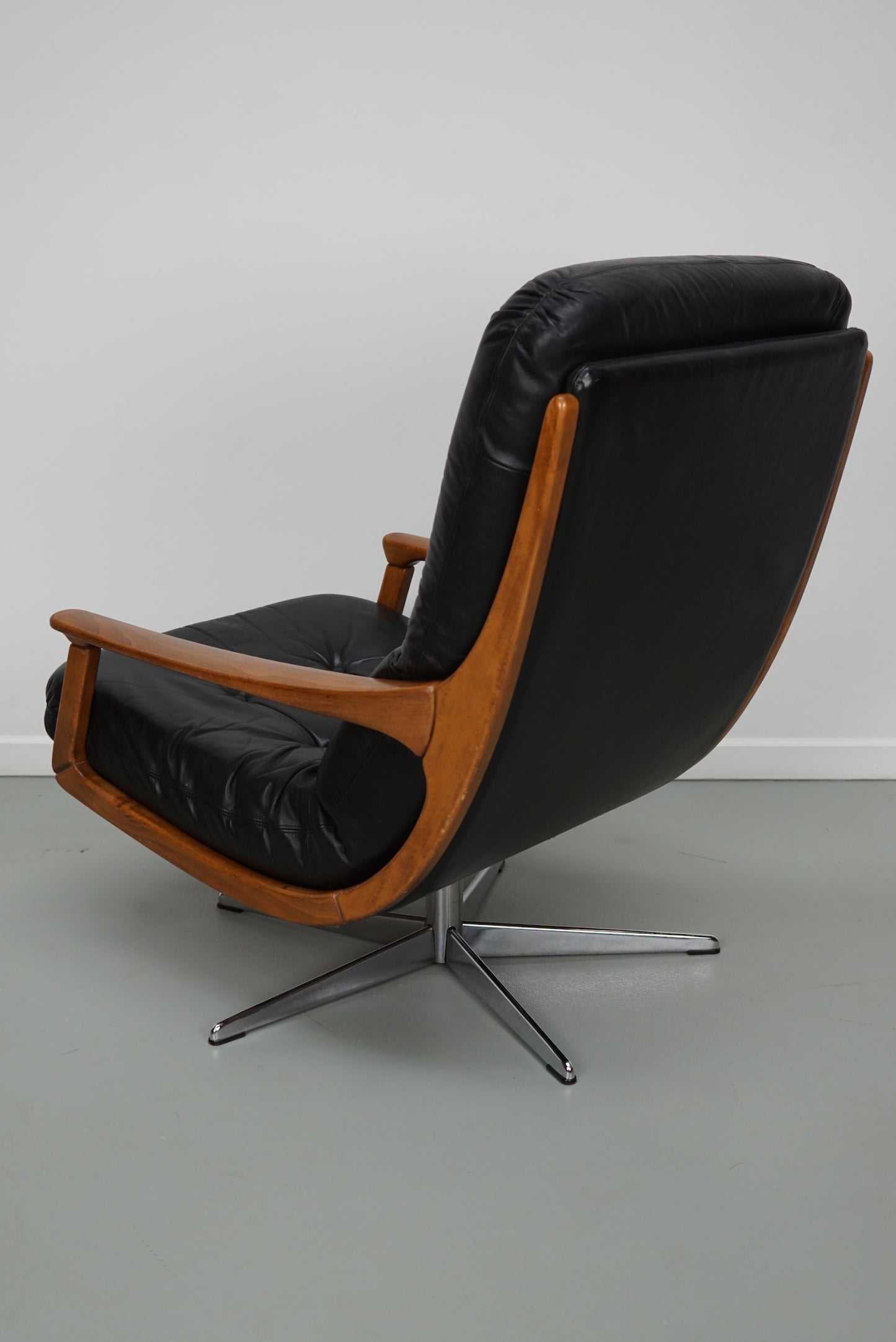 Vintage Black Leather Lounge Chair by Eugen Schmidt For Soloform, 1960s