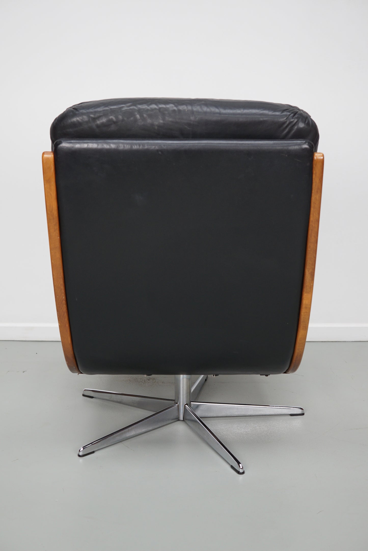 Vintage Black Leather Lounge Chair by Eugen Schmidt For Soloform, 1960s