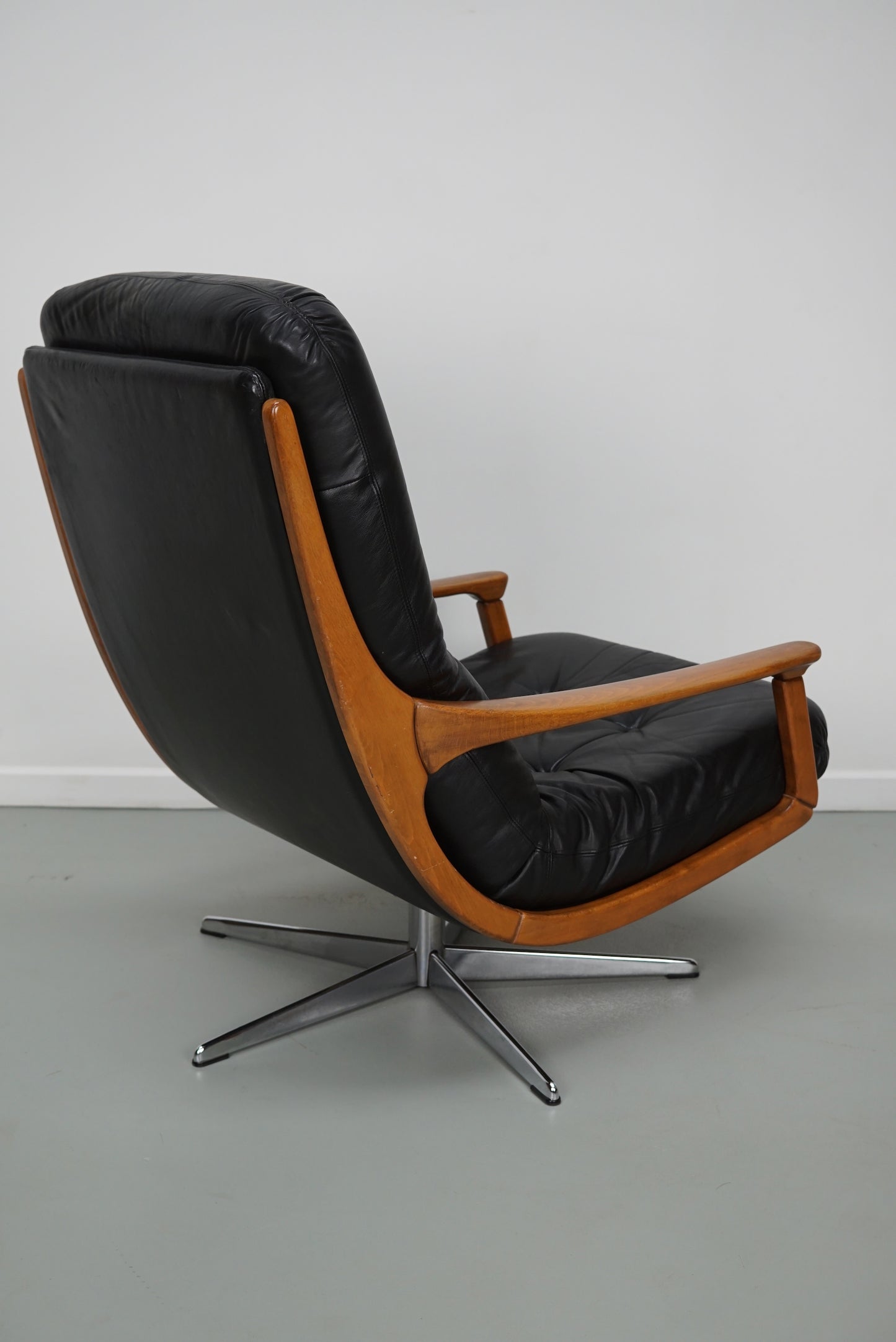 Vintage Black Leather Lounge Chair by Eugen Schmidt For Soloform, 1960s