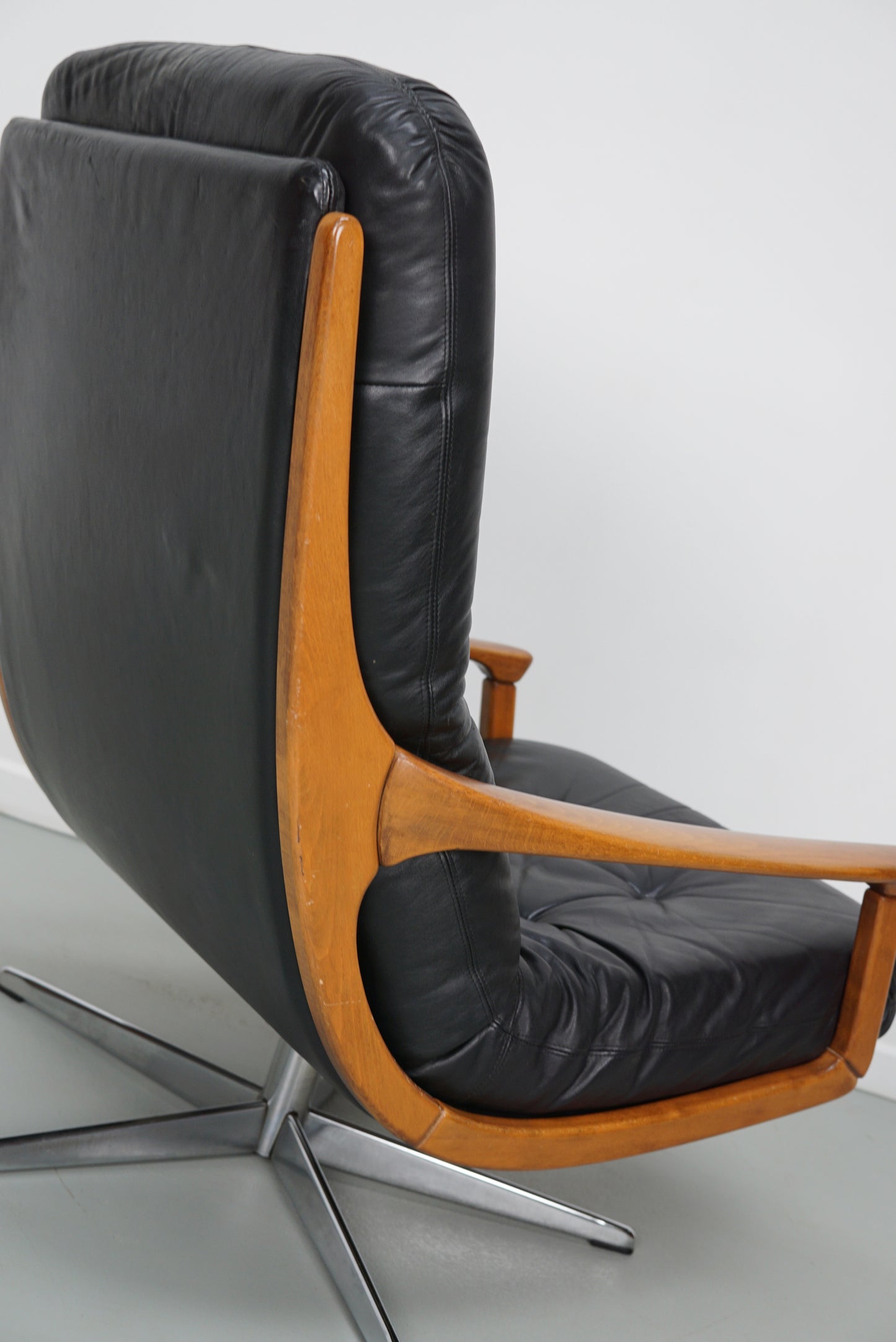 Vintage Black Leather Lounge Chair by Eugen Schmidt For Soloform, 1960s