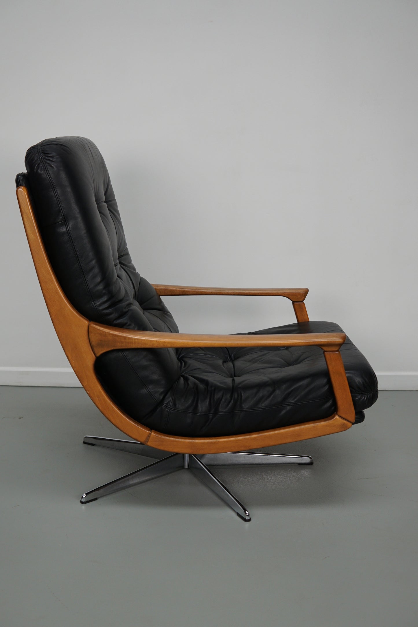 Vintage Black Leather Lounge Chair by Eugen Schmidt For Soloform, 1960s