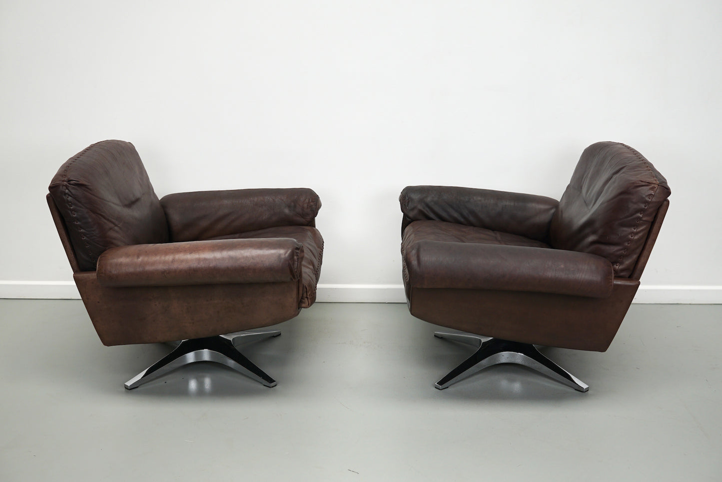 Pair of Vintage De Sede DS-31 Swivel Armchairs in Brown Leather