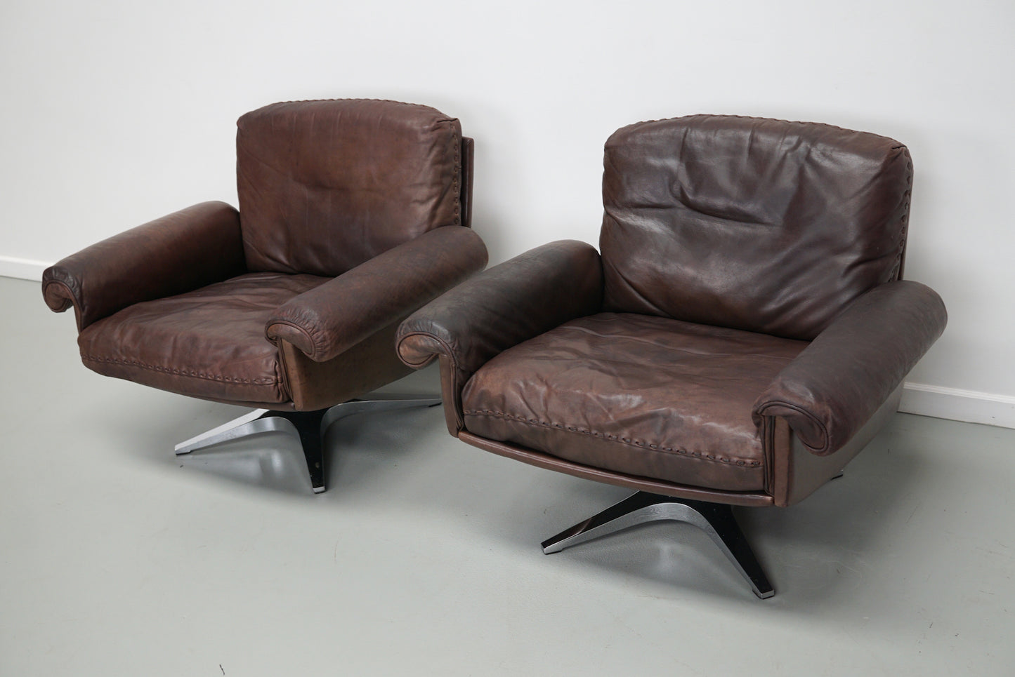 Pair of Vintage De Sede DS-31 Swivel Armchairs in Brown Leather